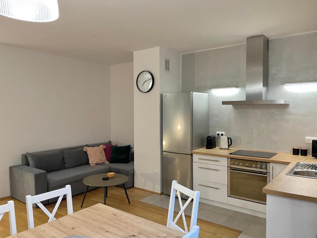 Apartament Przy Atrium Okolice Stacji Metra Rondo Onz Varsovia Exterior foto